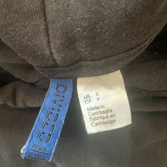 Basic black hoodie - Picture 3 of 3